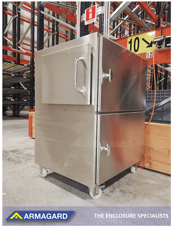 Soluzione di stampa per celle frigorifere SPRI-800 all’interno di un’area di stoccaggio refrigerata di supermercato