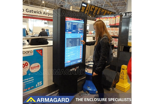 Digital signage da esterno per aeroporti interattivo nell'Aeroporto di Gatwick