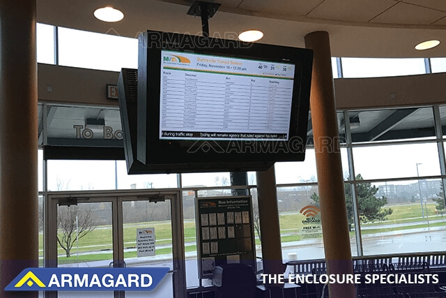 Digital signage da esterno per fermate autobus in formato orizzontale presso una stazione degli autobus in Minnesota