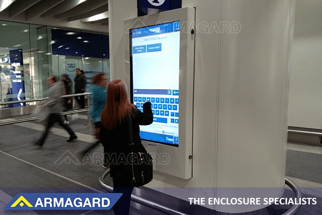 Chiosco touchscreen per l'acquisto dei biglietti di Armagard presso la stazione di Birmingham New Street
