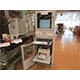 Un armadio postazione PC industriale installato in un'officina
