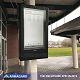 Monitor LCD partenze da esterno montato su palo presso una stazione degli autobus