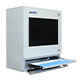 Vista laterale del monitor touchscreen industriale widescreen con ripiano per tastiera aperto | PENC-450