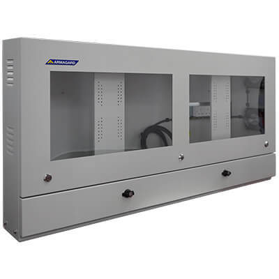 Il pulpito industriale per PC a doppio monitor con classificazione IP54 protegge i monitor e il computer interno da polvere e detriti