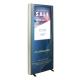 Vista destra del totem pubblicitari digital signage per la vendita al dettaglio con display pubblicitario installato